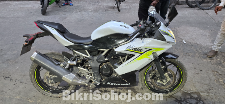Kawasaki ninja 125 2022